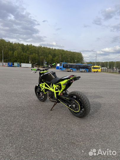 Ktm duke 690R под stunt