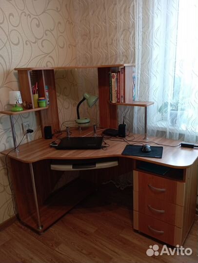 Продаётся стол компьютерный