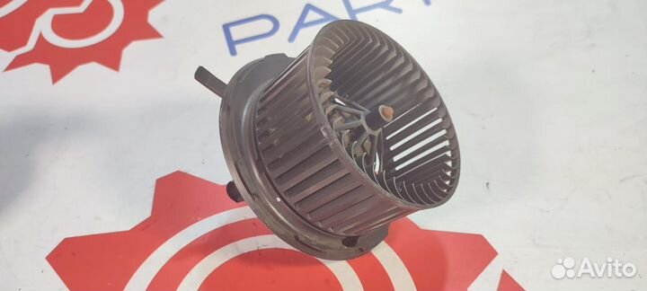 Двигатель отопителя моторчик печки Volkswagen Pass