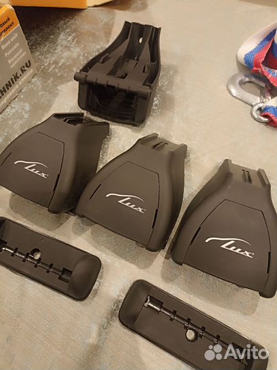 Багажник на крышу LUX, базовый комплект. Без штанг