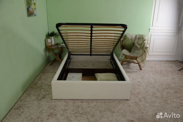 Кровать с подъемным механизмом