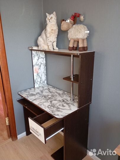 Стол письменный