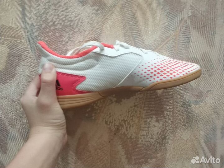 Футбольные бутсы adidas