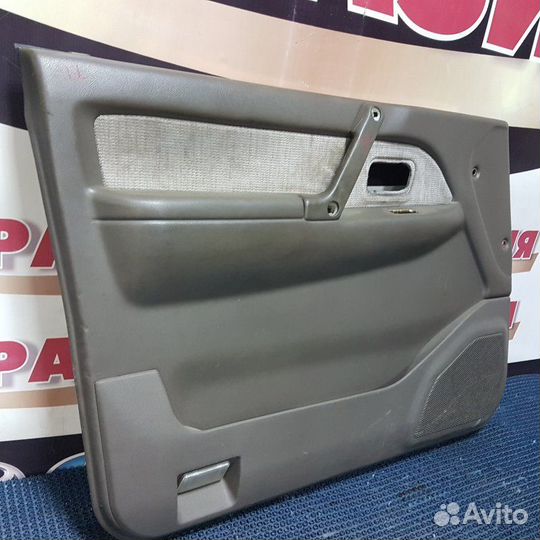 Обшивка двери передняя левая Mitsubishi Pajero
