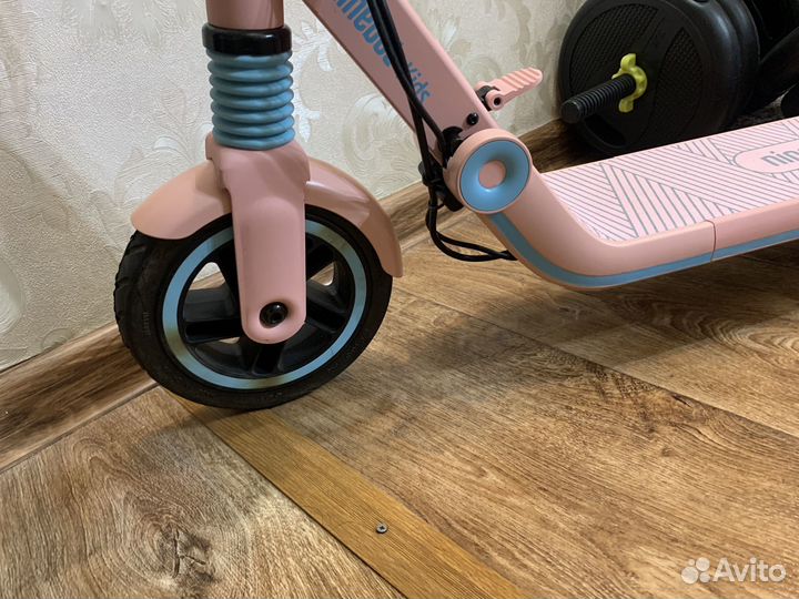 Электросамокат детский Ninebot Zing E8 розовый