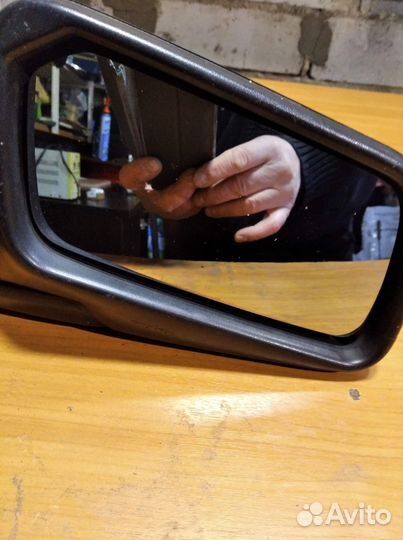 Боковое правое зеркало