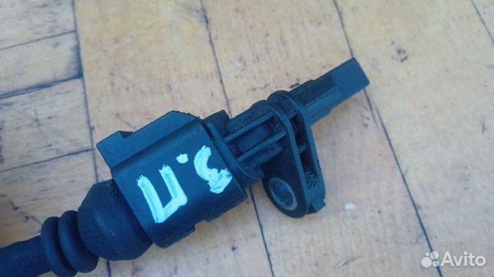 Датчик ABS задний правый Skoda Superb 2.2