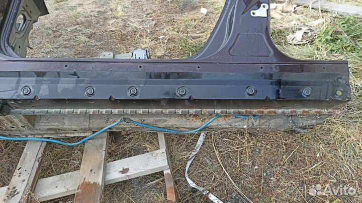 Порог левый (элемент кузова) б/у для Land Rover Ra