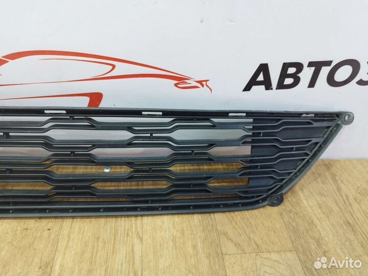 Решетка переднего бампера нижняя Kia Ceed 1 ED