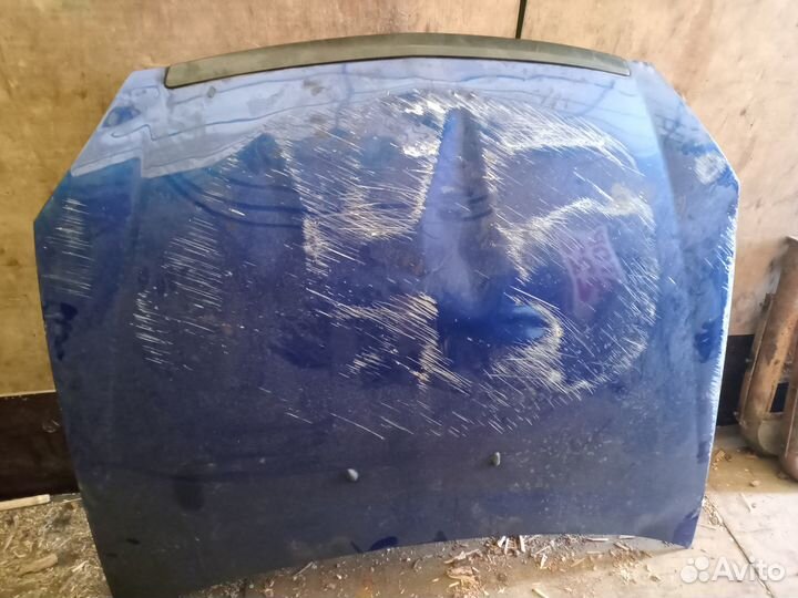 Капот на priora