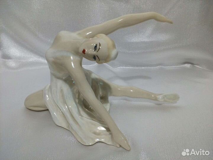 Фарфоровая статуэтка Балерина.Без сколов,трещин