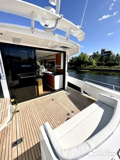 Алюминиевая моторная яхта Sea Pride