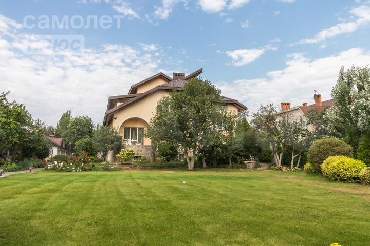 Дом 411,4 м² на участке 26 сот.