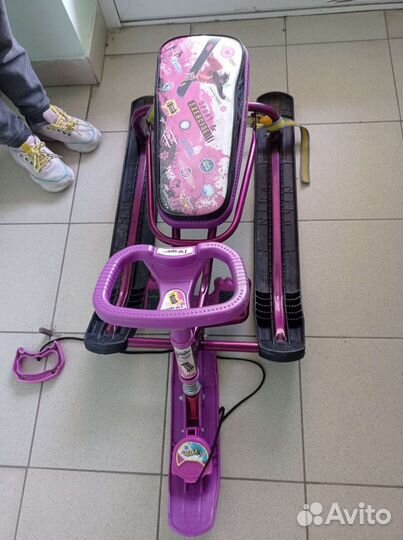 Детский снегокат со спинкой