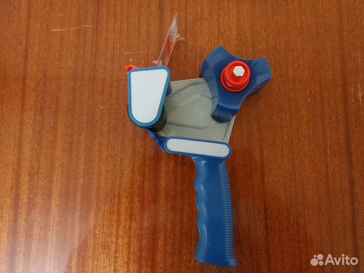 Диспенсер для скотча