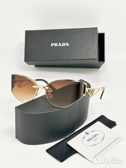 Солнцезащитные очки Prada
