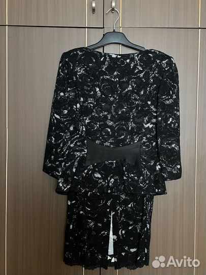 Торжественно-нарядный женский костюм 40 размера