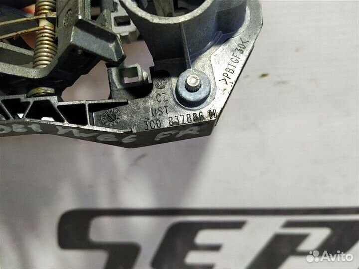 Кронштейн ручки двери правый Volkswagen Passat B6