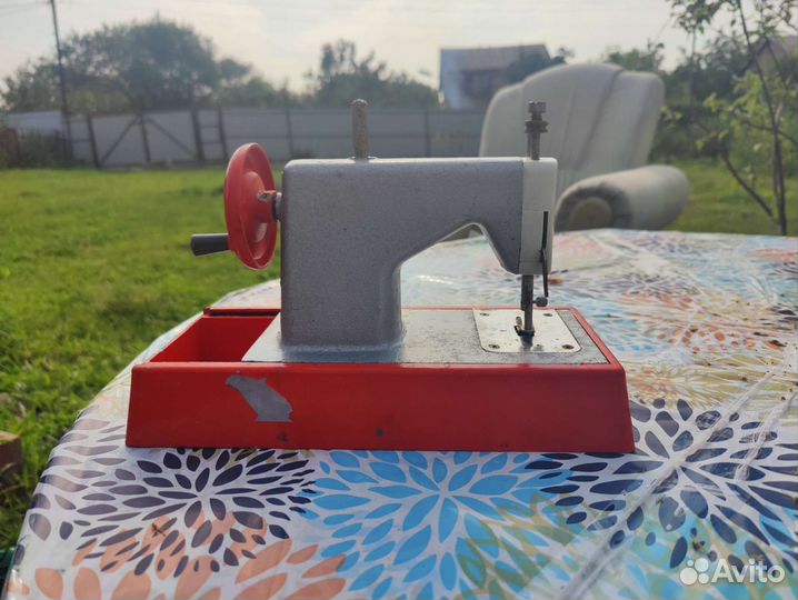 Швейная машинка игрушечная