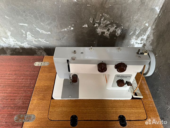 Швейная машинка