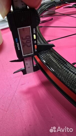 Карбоновое велосипедное колесо с шиной и спицами