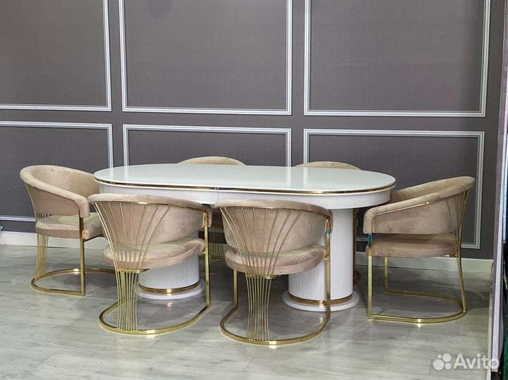 Стол и стулья