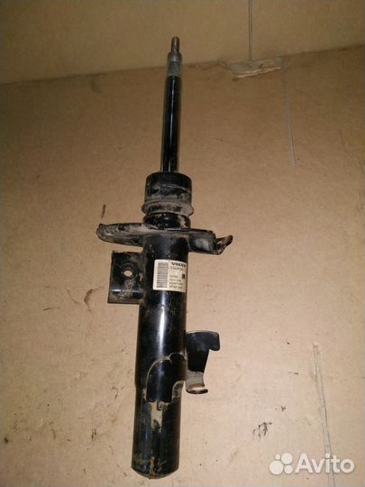 Амортизатор передний volvo V70, XC70 31429128