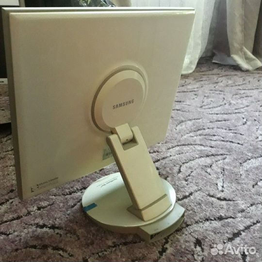 Монитор Samsung