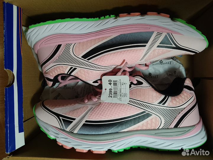 Кроссовки новые 40 женские