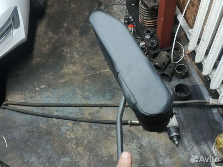 Подлокотник