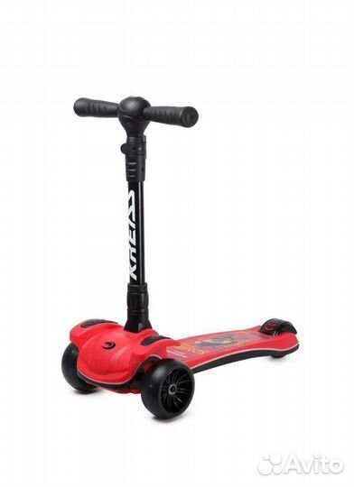 Самокат трёхколёсный