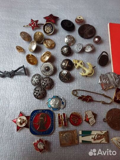 Пуговицы, значки, устав Влксм 1979г