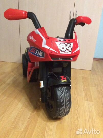 Детский электромотоцикл Peg-Perego Desmosedici