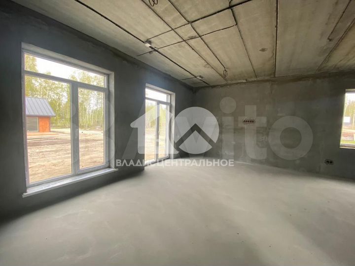 Дом 180 м² на участке 5,5 сот.