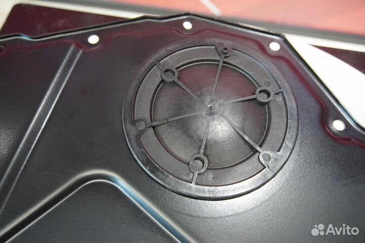 Крышка двигателя / крышка грм Land Rover Defender