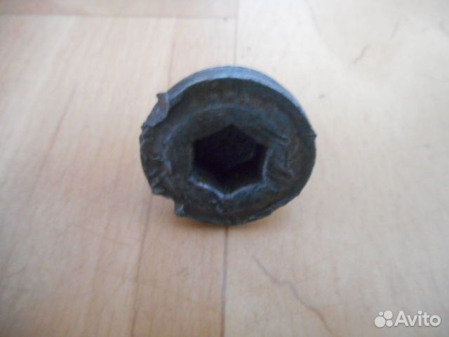 Пробка кпп сливная Toyota Corolla (91-02 года) AE1