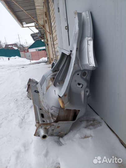 Часть задней правой четверть renault sandero 2