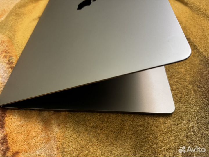 Macbook Pro 16 2019 i9 2.4z 32GB 512GB В отличном