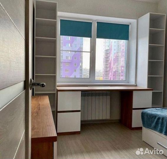 Стол компьютерный встроенный