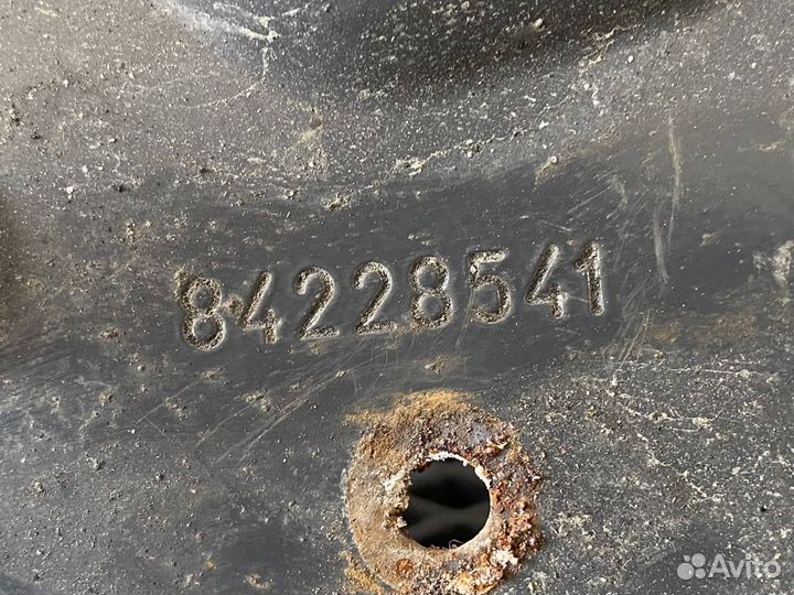 Кронштейн решетки радиатора правый Volvo FH4