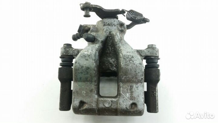 Суппорт задний левый Toyota Avensis ZRT271 2012