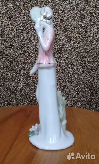 Статуэтка фарфоровая, девушка, Англия