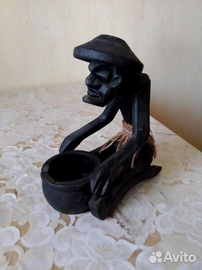 Статуэтка деревянная