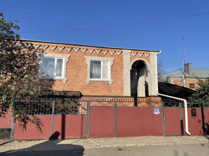 Дом 256 м² на участке 4,5 сот.