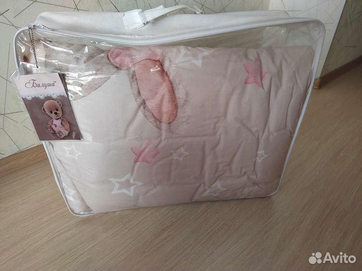 Бортики в кроватку с одеялом и подушкой