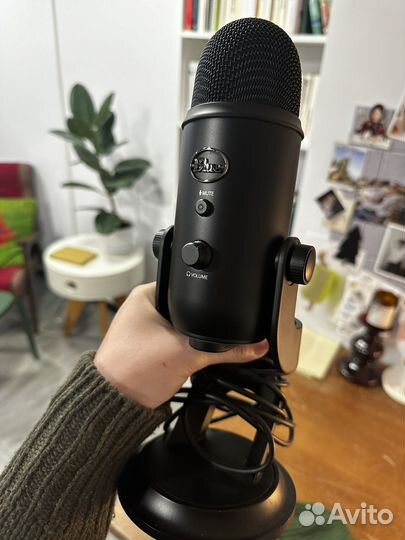 Микрофон Logitech Yeti