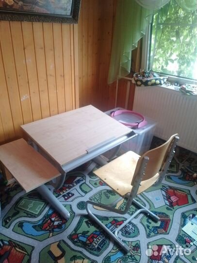 Школьная парта и стул