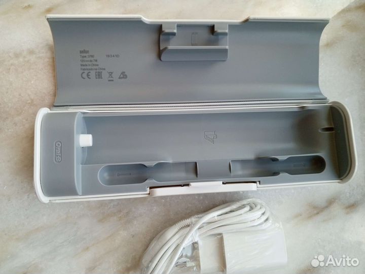 Футляр с функциями зарядки щётки Oral-b и телефона