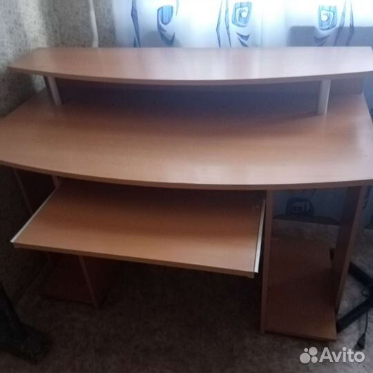 Компьютерный стол