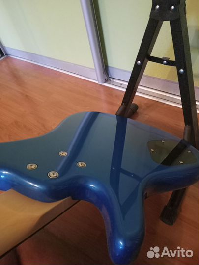 Бас гитара Bosstone